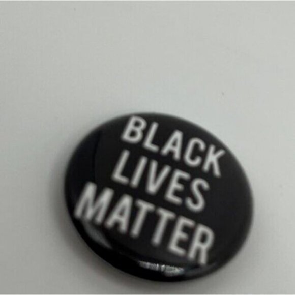 Black Lives Matter Button Round 1" Pinback Badge - Picture 1 of 5